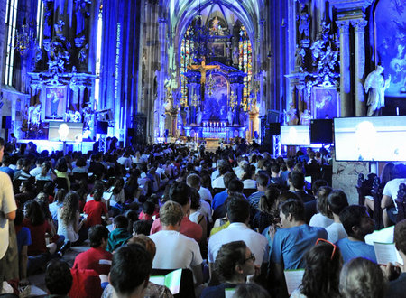 4.000 Jugendliche feiern mit Kardinal Schönborn im Stephansdom / Lukas Nebel 4.000 Jugendliche feiern mit Kardinal Schönborn im Stephansdom