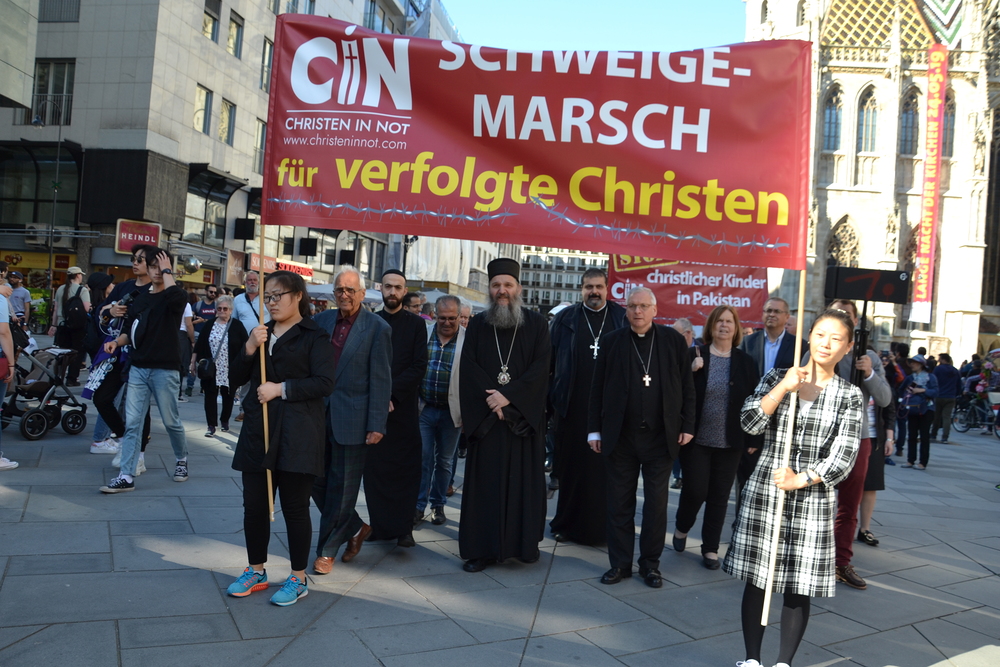 'Lange Nacht' mit Schweigemarsch für verfolgte Christen eröffnet / Kathpress / Paul Wuthe 'Lange Nacht' mit Schweigemarsch für verfolgte Christen eröffnet
