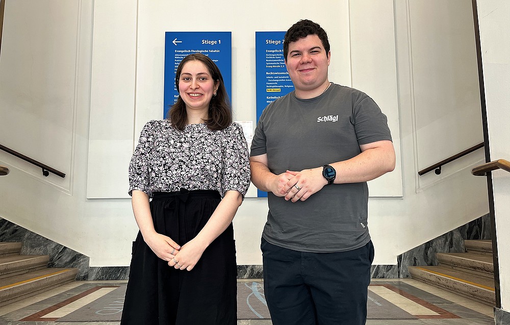 Die Studierendenvertreter Fariza Bisaeva (islm.) und Jan Kopeinig (evgl.)
