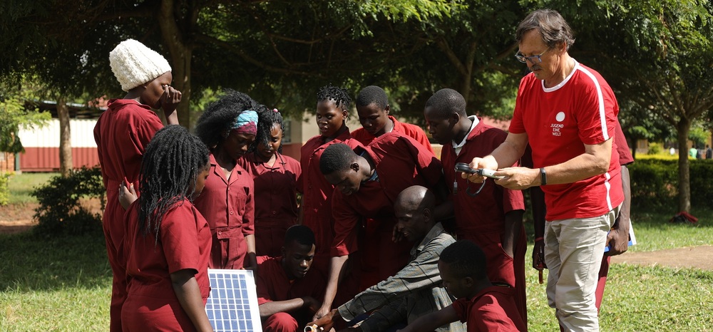 Jugend Eine Welt bildet Jugendliche in Afrika und Indien zu SolartechnikerInnen aus / Jugend Eine Welt