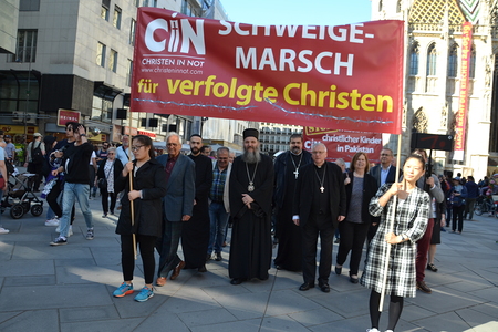 'Lange Nacht' mit Schweigemarsch für verfolgte Christen eröffnet