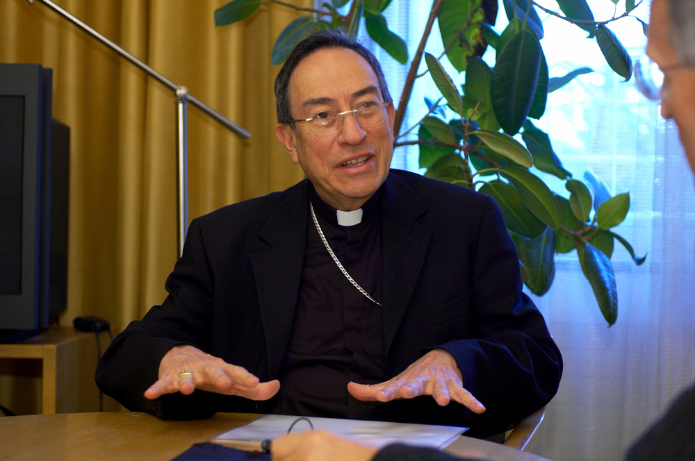 Oscar Rodriguez Maradiaga / Rupprecht@kathbild.at, Franz Josef Rupprecht Kardinal Oscar A. Rodriguez Maradiaga SDB. Wien, 11.10.2005 ? Franz Josef Rupprecht; A-7123 M?nchhof; Bank: Raiffeisenbank M?nchhof (BLZ: 33054), Konto.-Nr.: 17.608